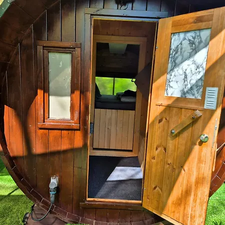 Mini Hotel Übernachten Im Gurkenfass-2